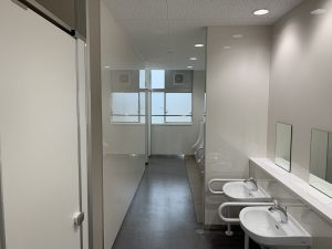 令和１年９月　市立Ｎ小学校北館中央トイレ改修工事